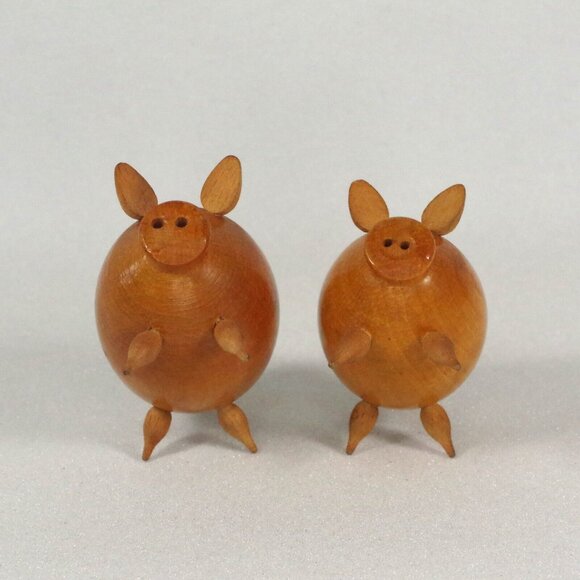 Vintage Danish Modern Wooden Pig Salt and Pepper Shakers Set of 2 MCM Kitchen - Picture 6 of 6